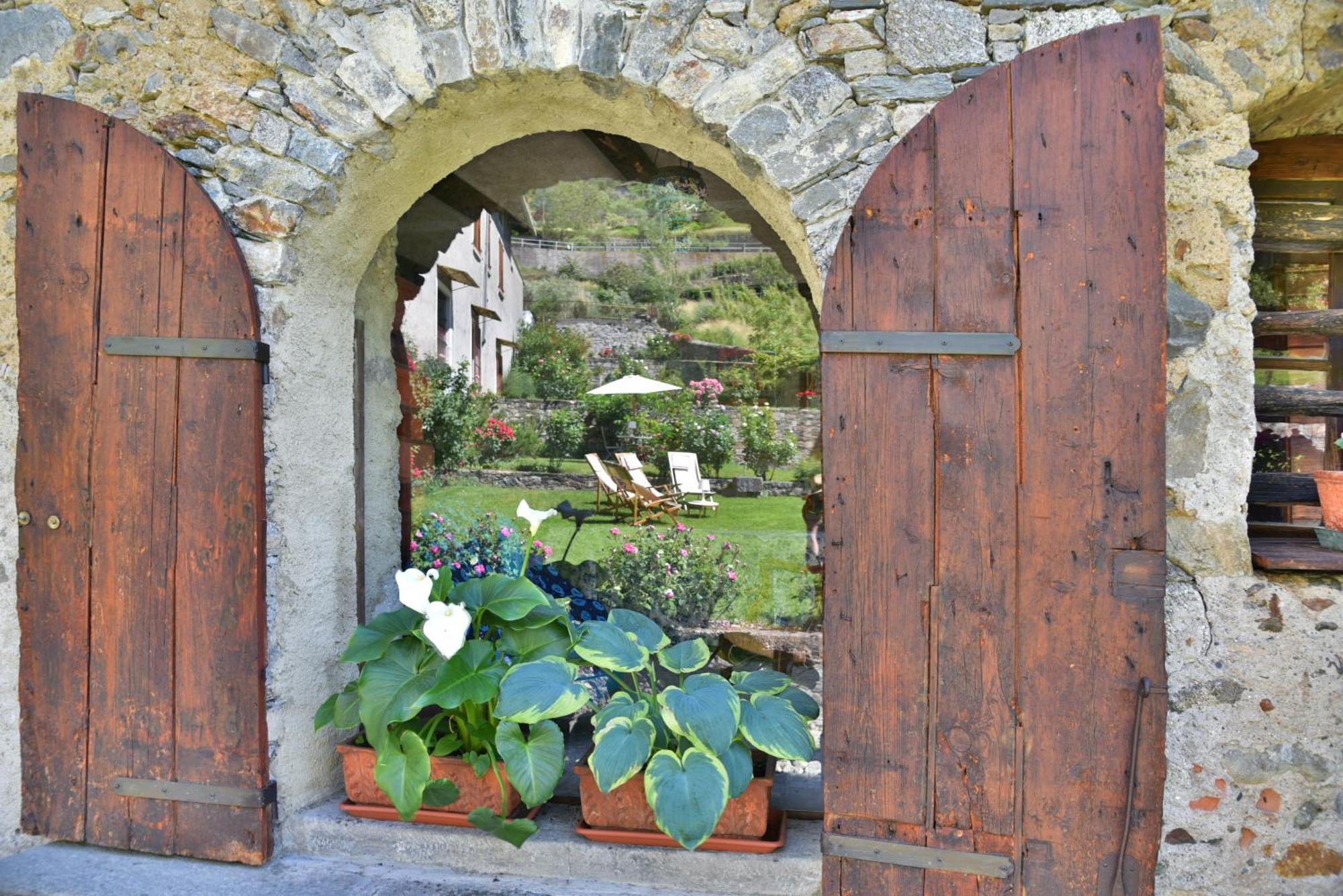 Вилла Piano Nobile Al Roseto Del Drago San Bernardo  Экстерьер фото