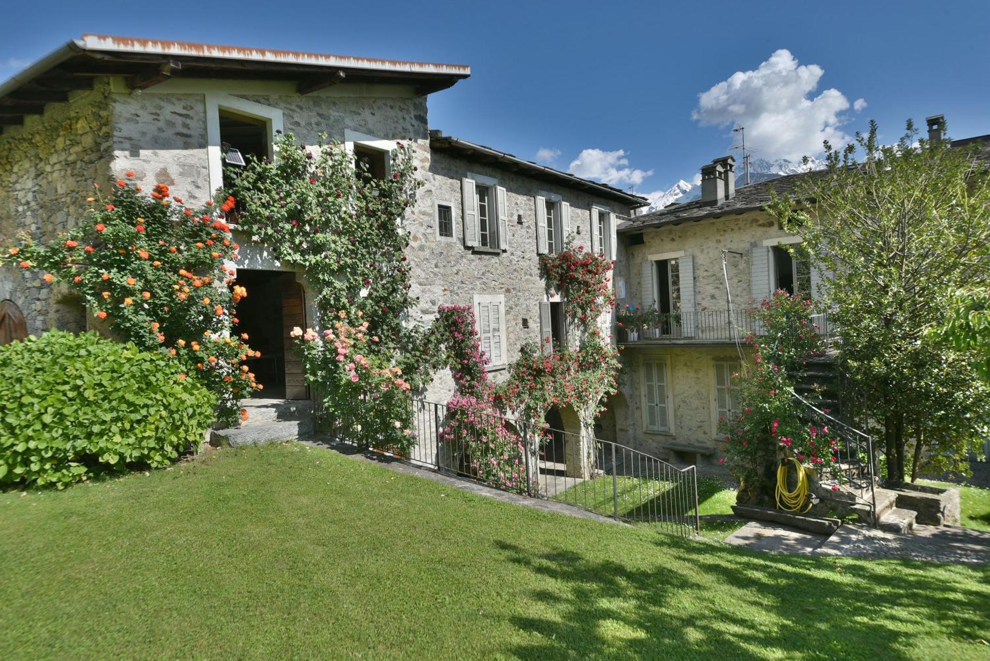 Вилла Piano Nobile Al Roseto Del Drago San Bernardo  Экстерьер фото