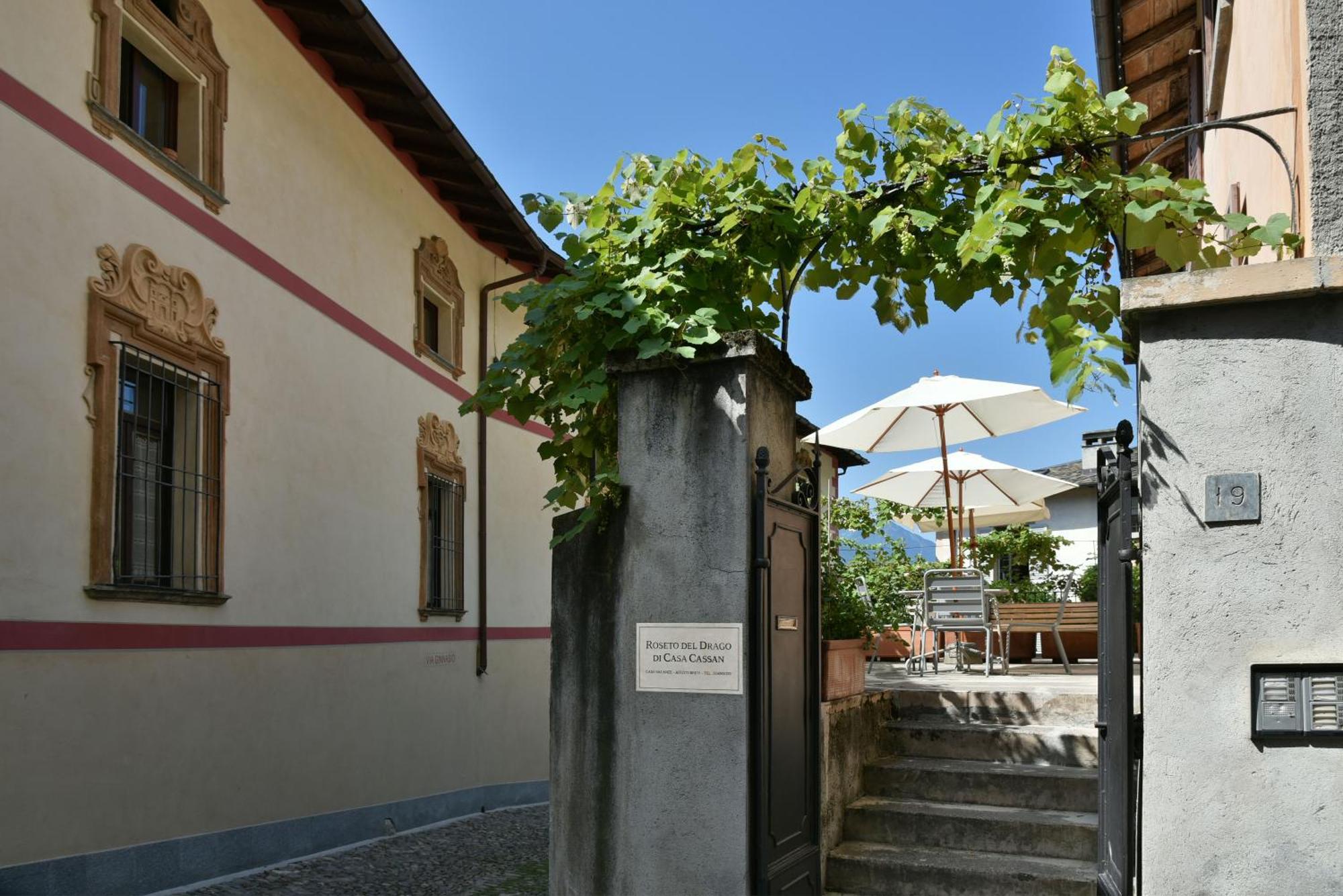 Вилла Piano Nobile Al Roseto Del Drago San Bernardo  Экстерьер фото