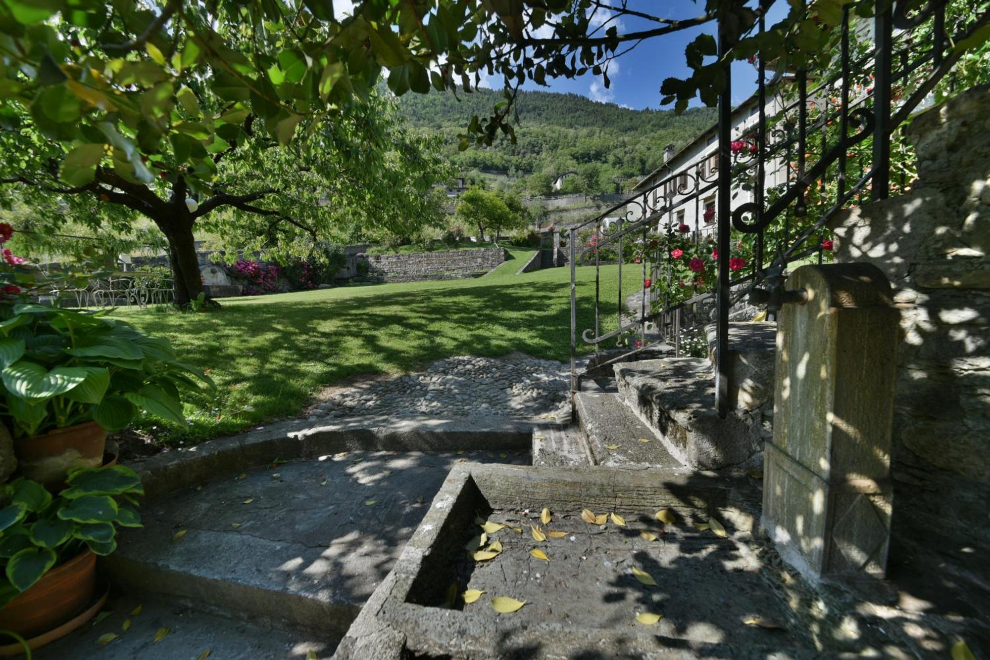 Вилла Piano Nobile Al Roseto Del Drago San Bernardo  Экстерьер фото